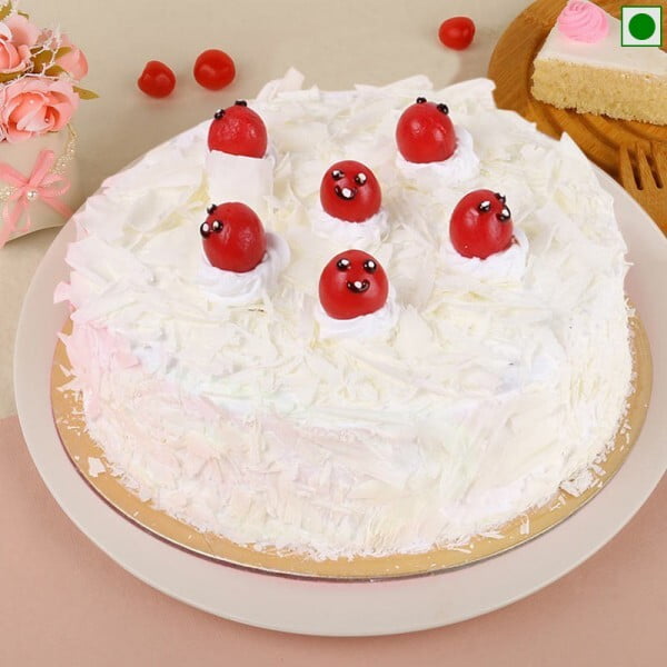 Classic Vanilla Eggless Cake Classic Vanilla Eggless Cake
