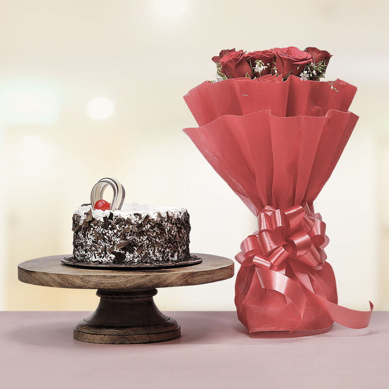 Black Forest Cake With Red Roses Black Forest Cake With Red Roses