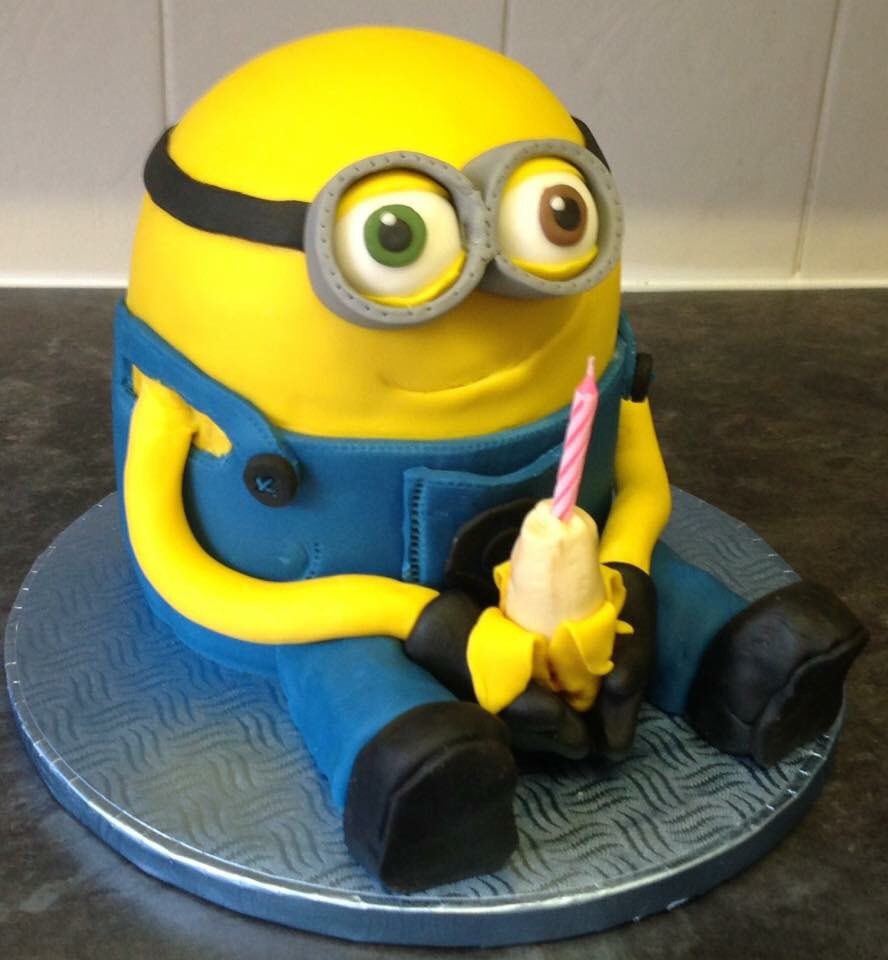 Bob Minion Cake with Banana Bob Minion Cake with Banana