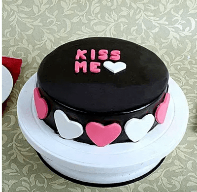 Kiss Me Valentine Cake 1Kg