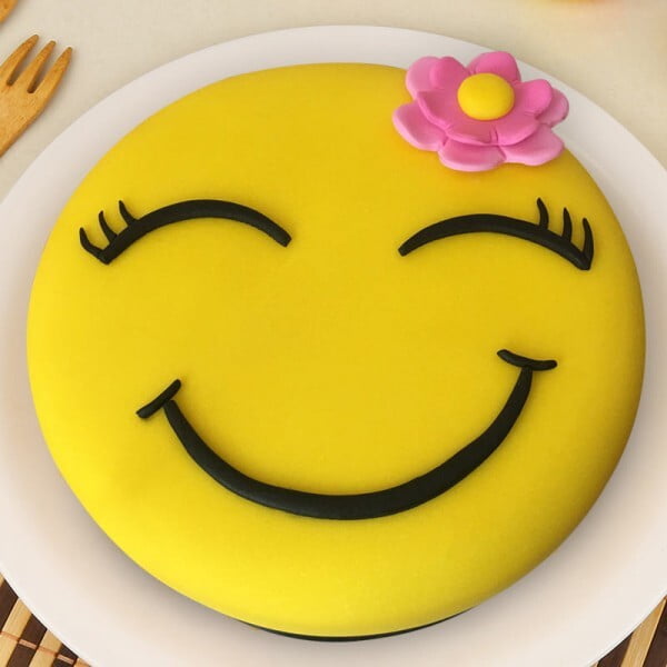 Flowery Smiley Girl Cake Flowery Smiley Girl Cake