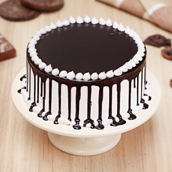 Choco Dripping Snowy Cake Choco Dripping Snowy Cake