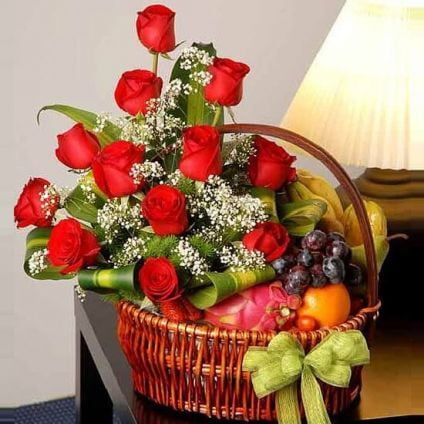 Red Roses With Mixed Fruits Red Roses With Mixed Fruits